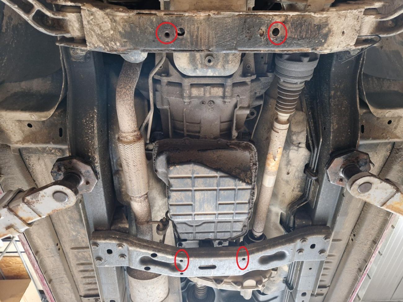 Skid plate Steel Gearbox | Jeep Cherokee - KJ (2001-2008) - 11