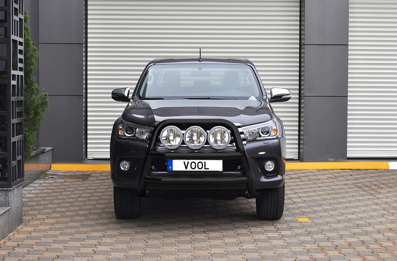STOR 76MM Frontbøyle [Svart] - Toyota Hilux 2016-2021