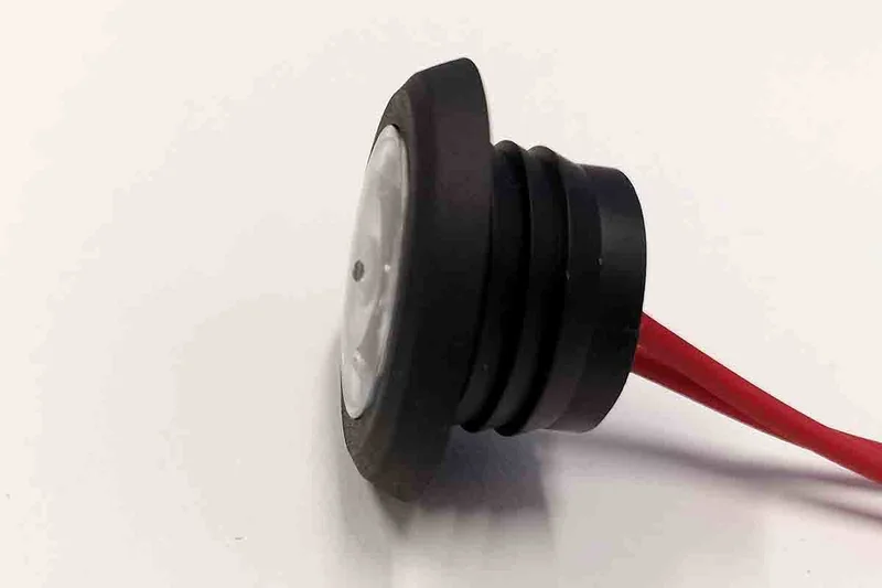 LED Kompakt innfelt posisjonslys rødt 12-24V - 7