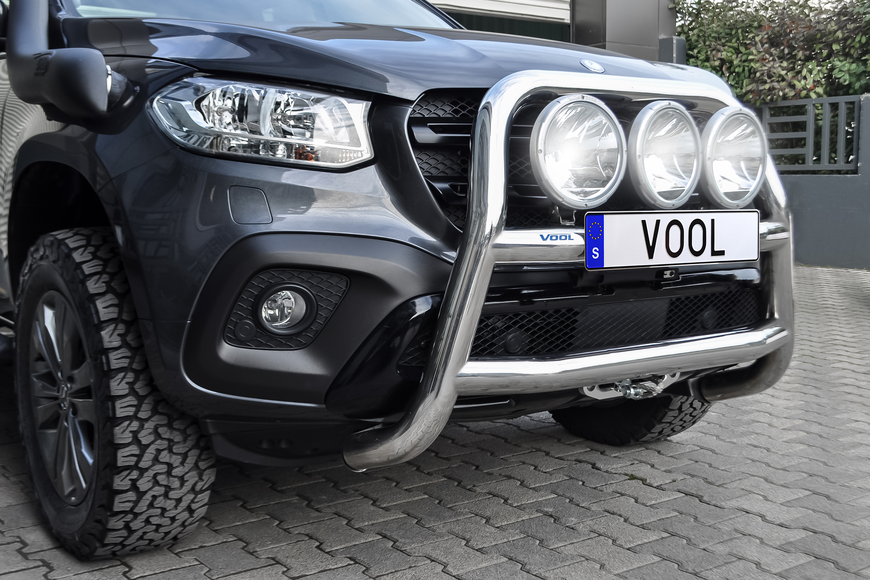 LARGE 76MM Bullbar - Mercedes X 2018- - 4