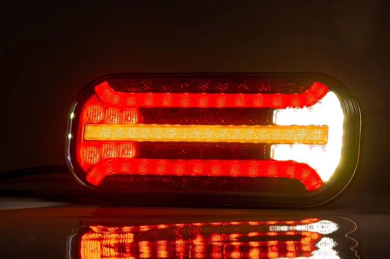 LED Bakljus med dynamisk blinkers och backljus 12-24V - 2