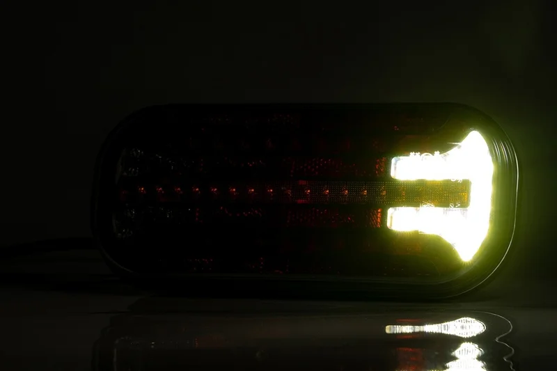 LED Bakljus med dynamisk blinkers och backljus 12-24V - 6