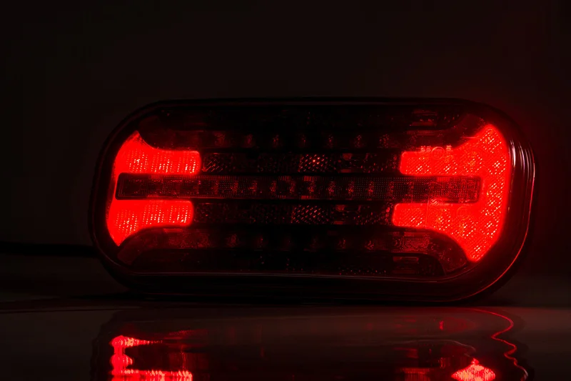 LED Rear light with dynamic turn signal & license plate light 12-24v 5-PIN - 8