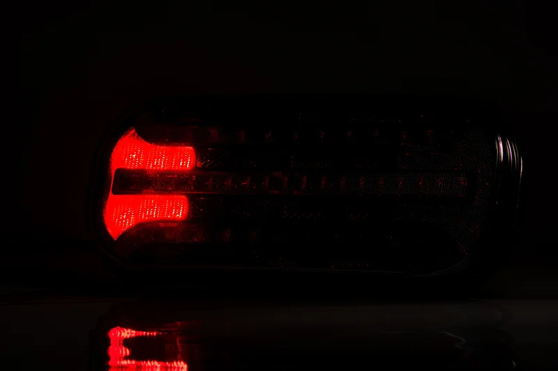 LED Rear light with dynamic warning light 12-24v 5-PIN - 8