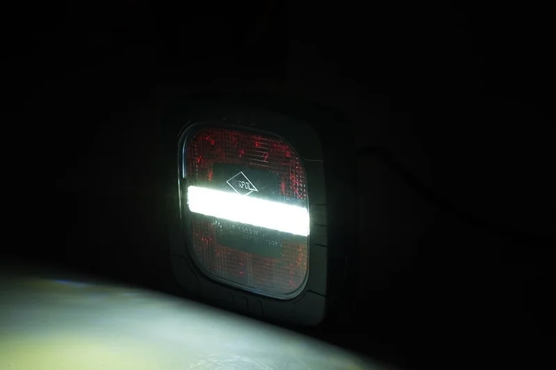 Den norska översättningen av "LED dim-/backljus 12/24V 1m kabel" är "LED dim-/baklys 12/24V 1m kabel". - 3