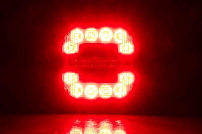 Den norska översättningen av "LED dim-/backljus 12/24V 1m kabel" är "LED dim-/baklys 12/24V 1m kabel". - 5