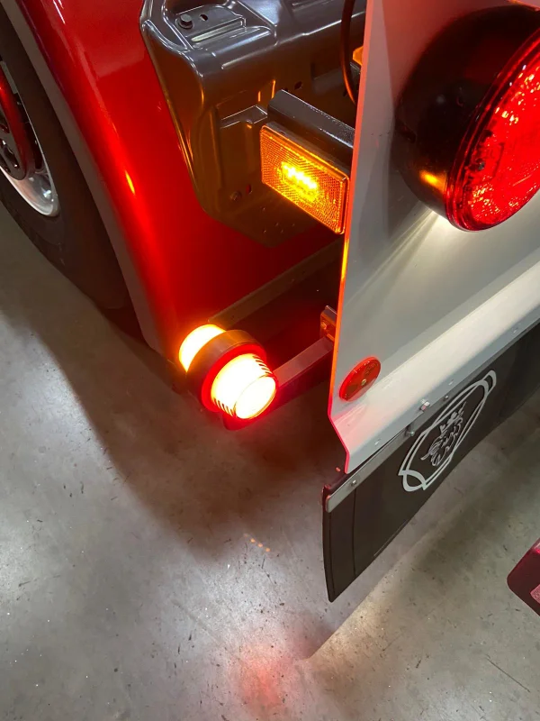 LED Sidemarkeringslys Venstre vinklet arm klar linse 12-24V - 7