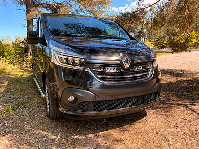 Renault Trafic 2019-2022 Grille Kit - Triple-R 750