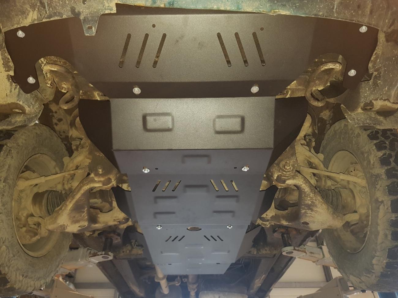 Skid plate Steel Engine+ | Toyota Hilux (2004-2015) - 6