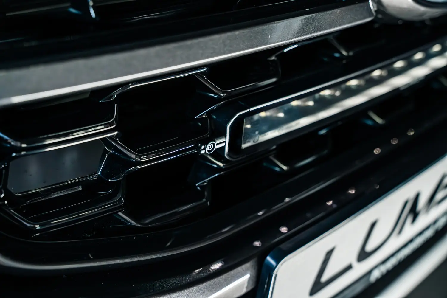 Lumen Grillkit Ford Ranger Wildtrack 2024+ | Lumen Helios Performance CS20 - 5