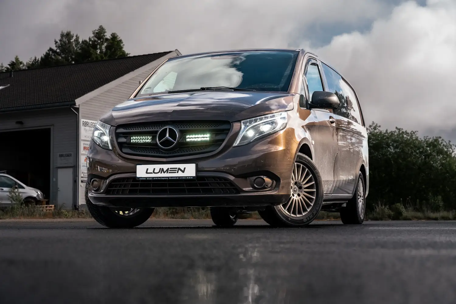 Lumen Grillkit Mercedes Vito 2014 - 2018 | Lumen Helios SQ16 x 2