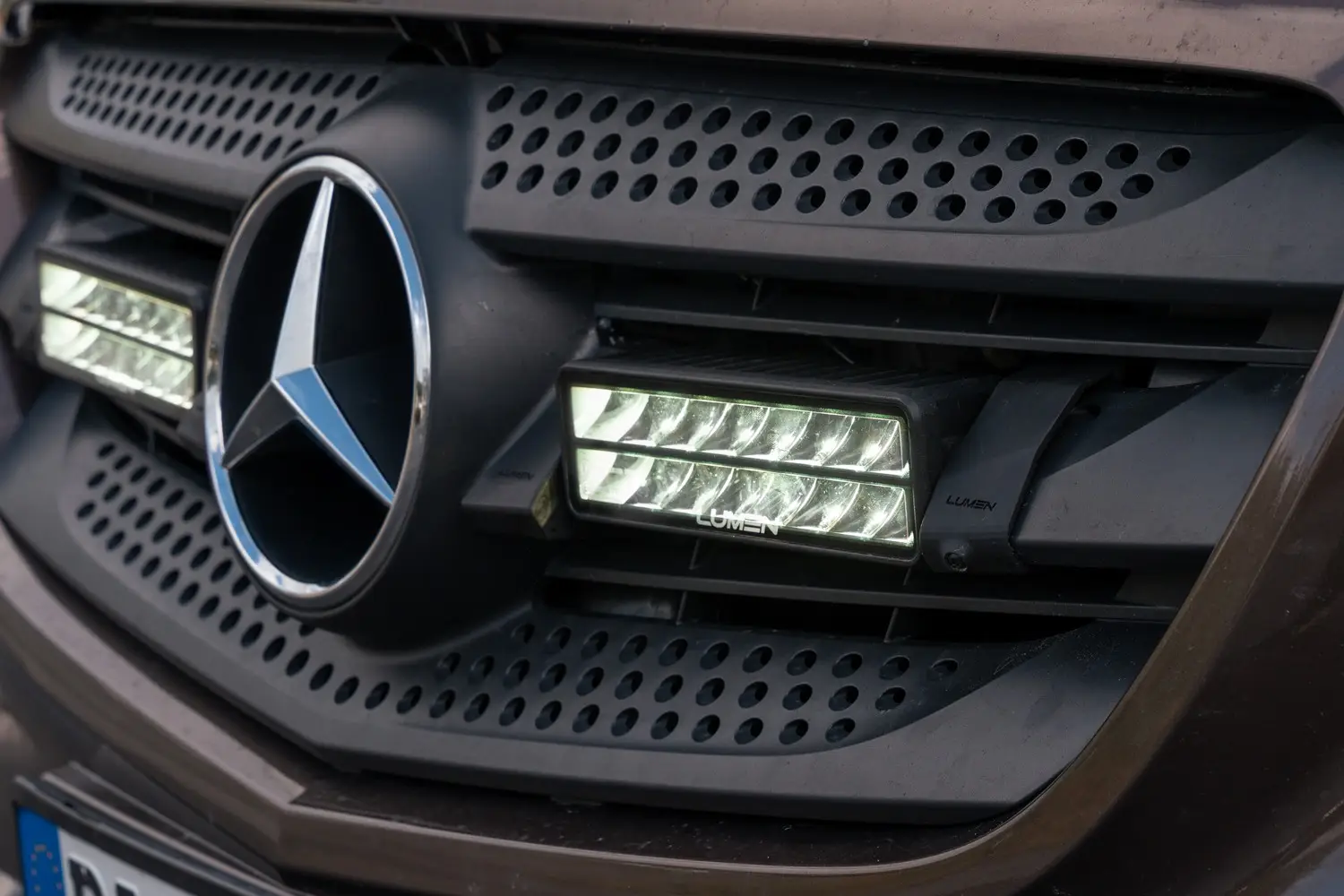 Lumen Grillkit Mercedes Vito 2014 - 2018 | Lumen Helios SQ16 x 2 - 4