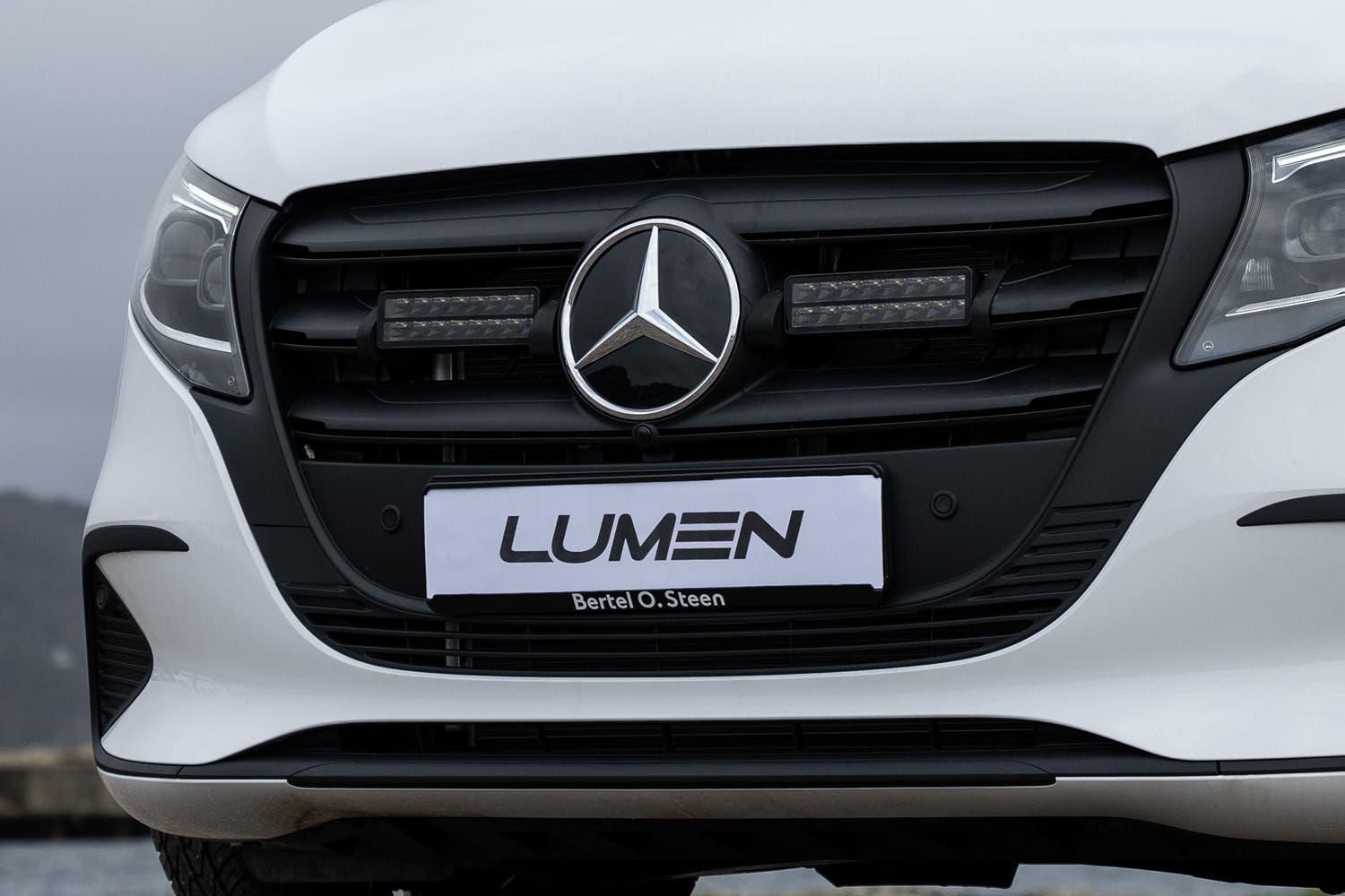 Lumen Grill Kit Mercedes Vito 2024+ | Lumen Helios SQ16 x 2