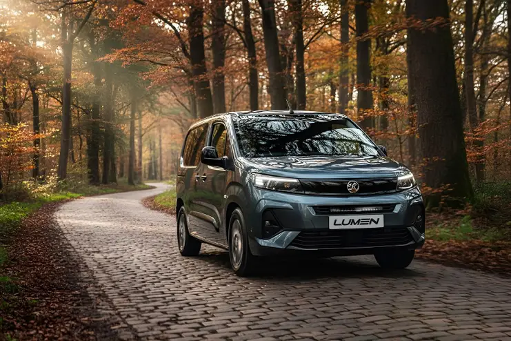 Lumen Kühlergrill-Montagesatz Opel Combo 24+ | Lumen Helios Performance CS20
