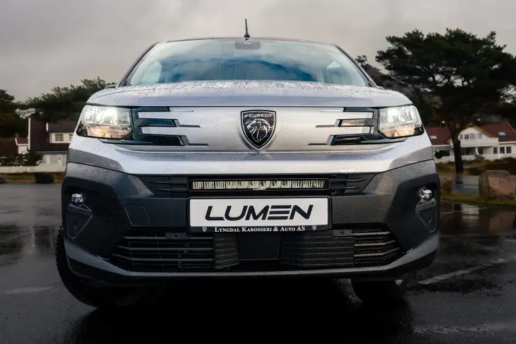 Lumen Kühlergrill-Montagesatz Peugeot Partner 2024+ | Lumen Helios Performance CS20 - 3