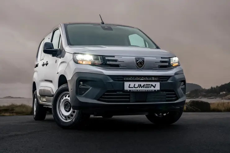 Lumen Kühlergrill-Montagesatz Peugeot Partner 2024+ | Lumen Helios Performance CS20