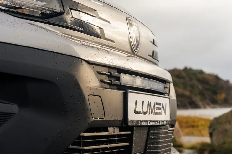 Lumen Kühlergrill-Montagesatz Peugeot Partner 2024+ | Lumen Helios Performance CS20 - 5
