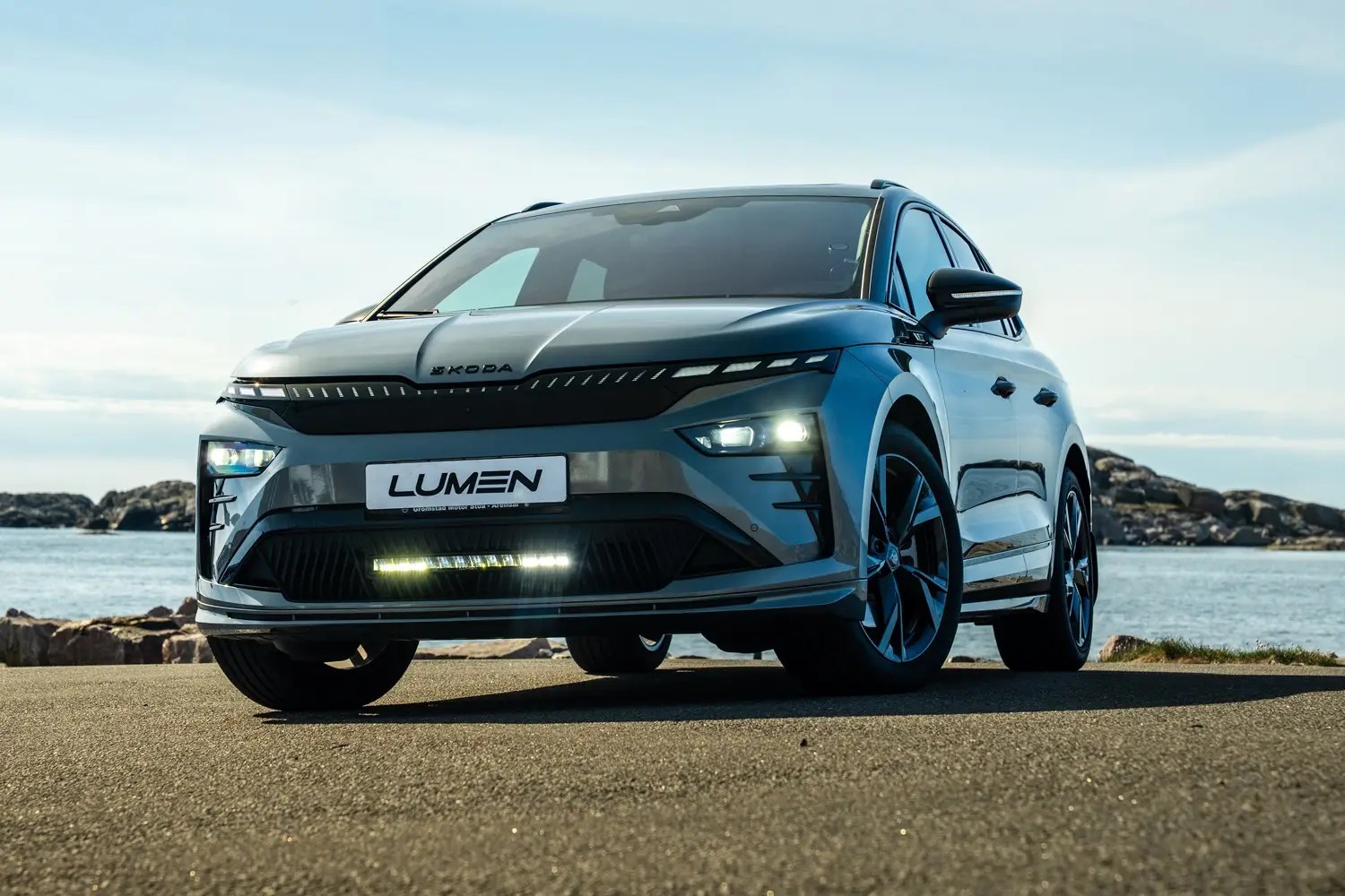 Lumen Kühlergrill-Montagesatz Skoda Enyaq RS 2026+ | Lumen Helios Performance CS20