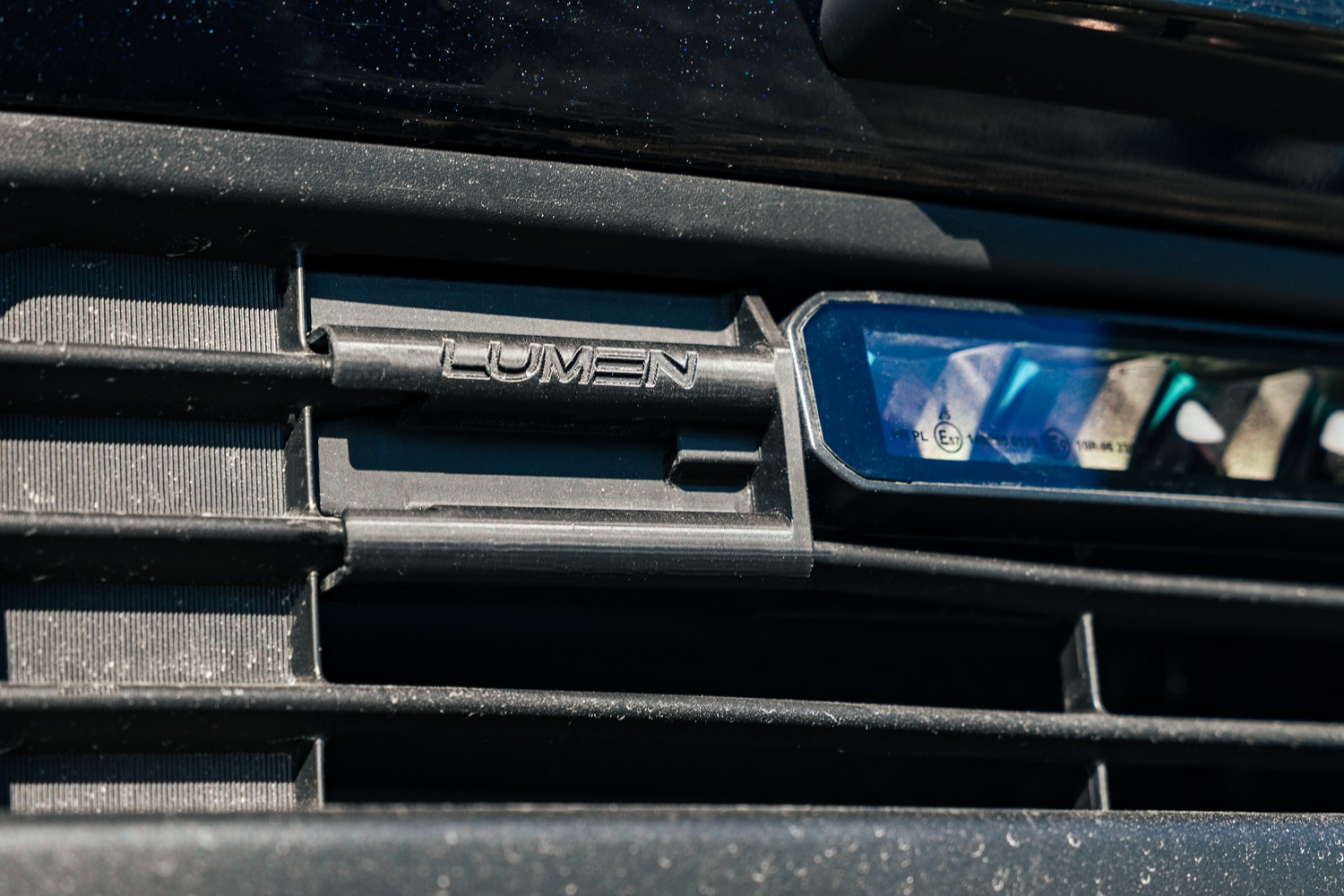 Lumen Kühlergrill-Montagesatz Subaru Solterra 2025+ | Lumen Helios Performance CS20 - 4
