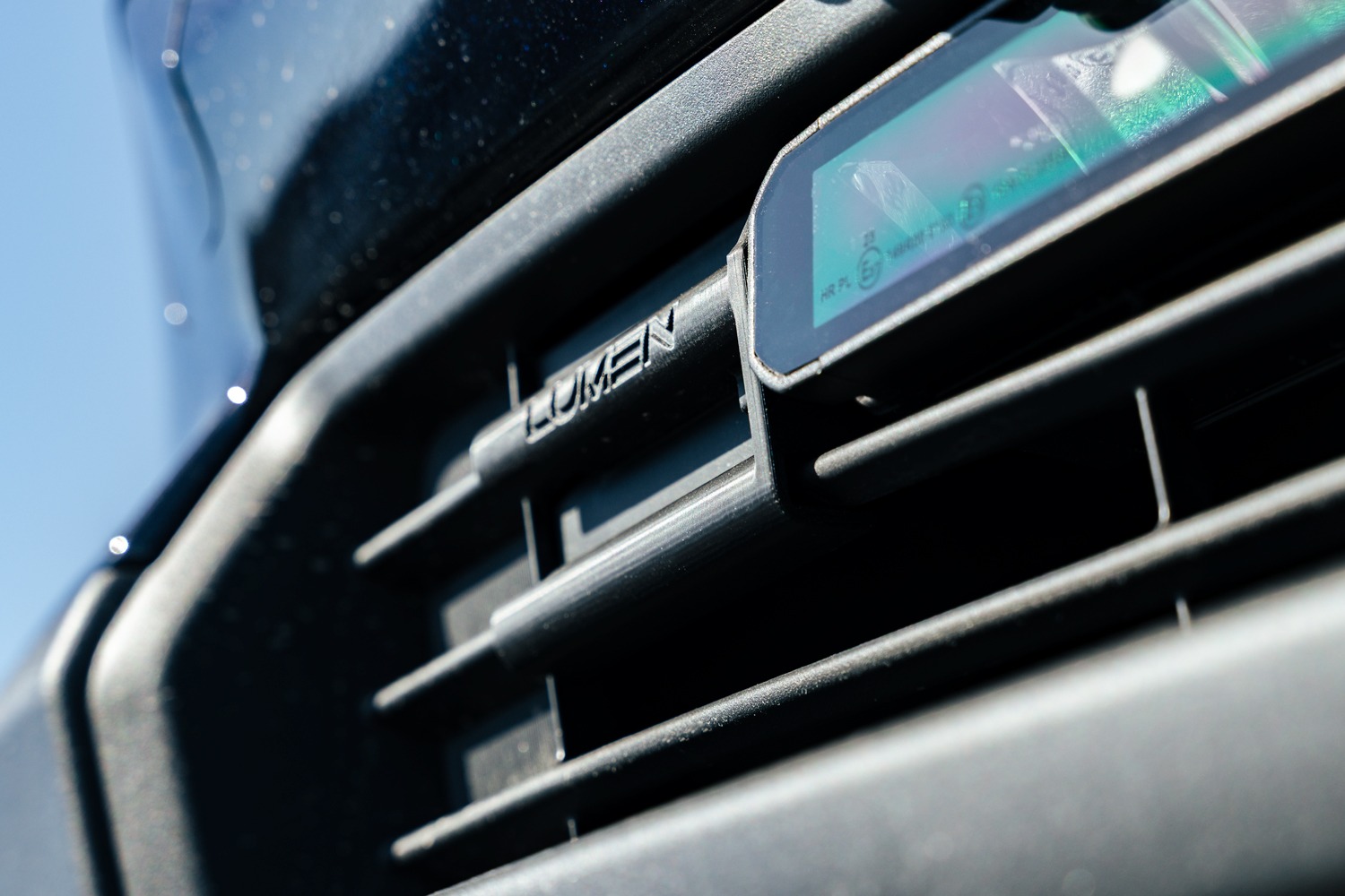 Lumen Kühlergrill-Montagesatz Subaru Solterra 2025+ | Lumen Helios Performance CS20 - 3