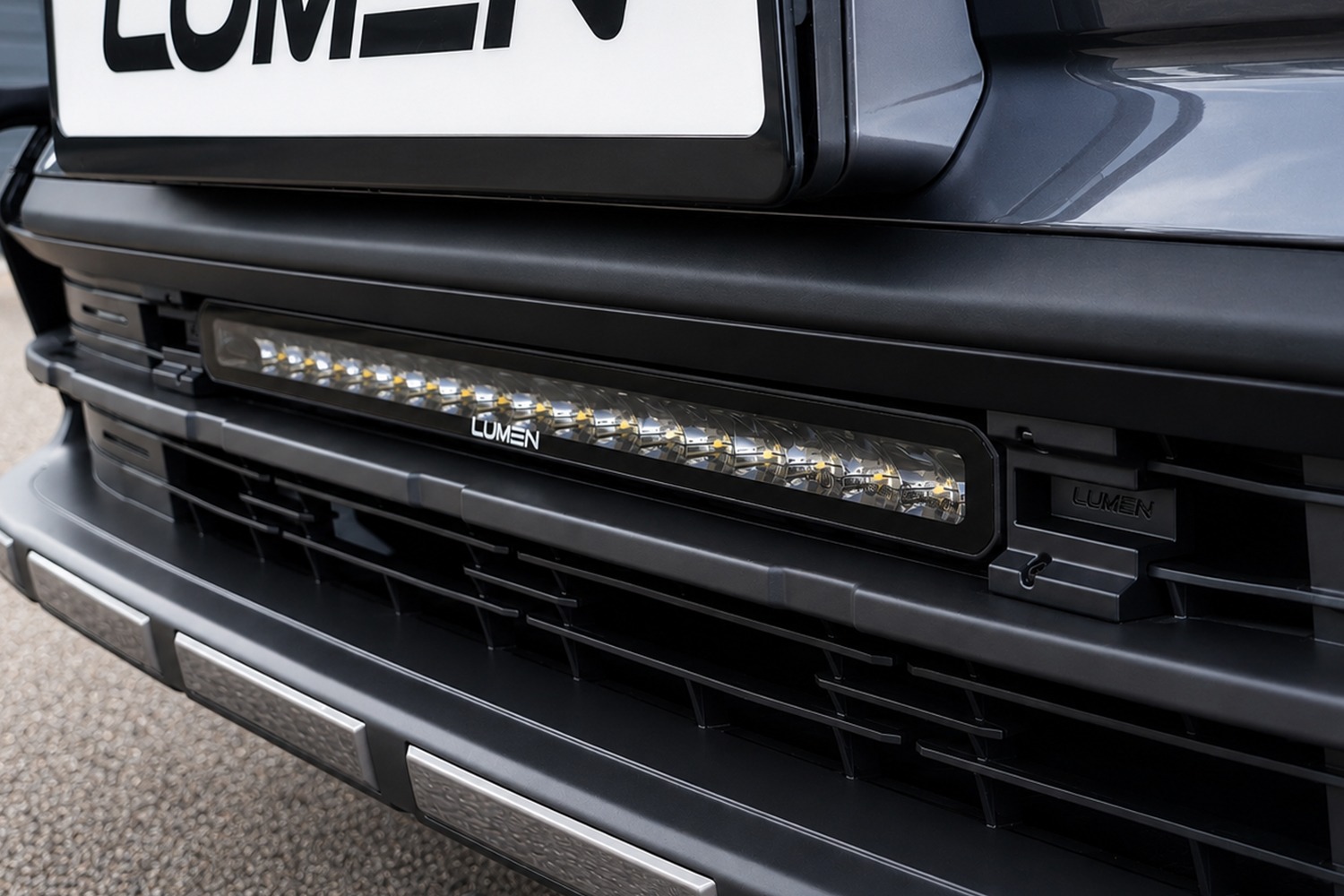 Lumen Kühlergrill-Montagesatz Toyota BZ4X Touring 2026+ | Lumen Helios S20 Slim Performance - 2