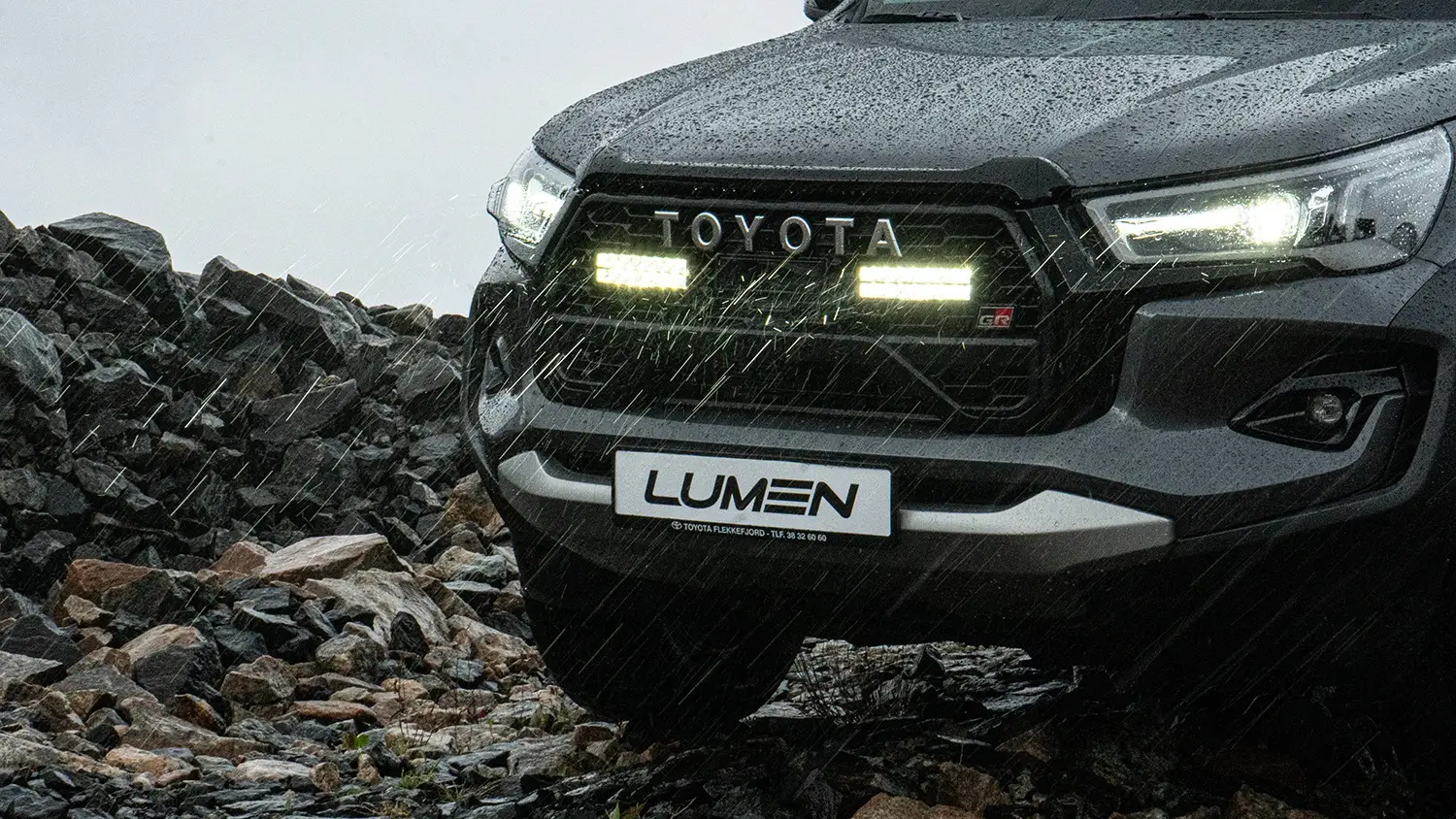 Lumen Kit griglia Toyota Hilux GR 2 Sport 2025+ | Lumen Helios SQ16 x 2 - 6