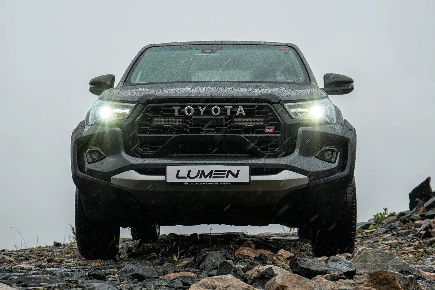 Lumen Kit griglia Toyota Hilux GR 2 Sport 2025+ | Lumen Helios SQ16 x 2