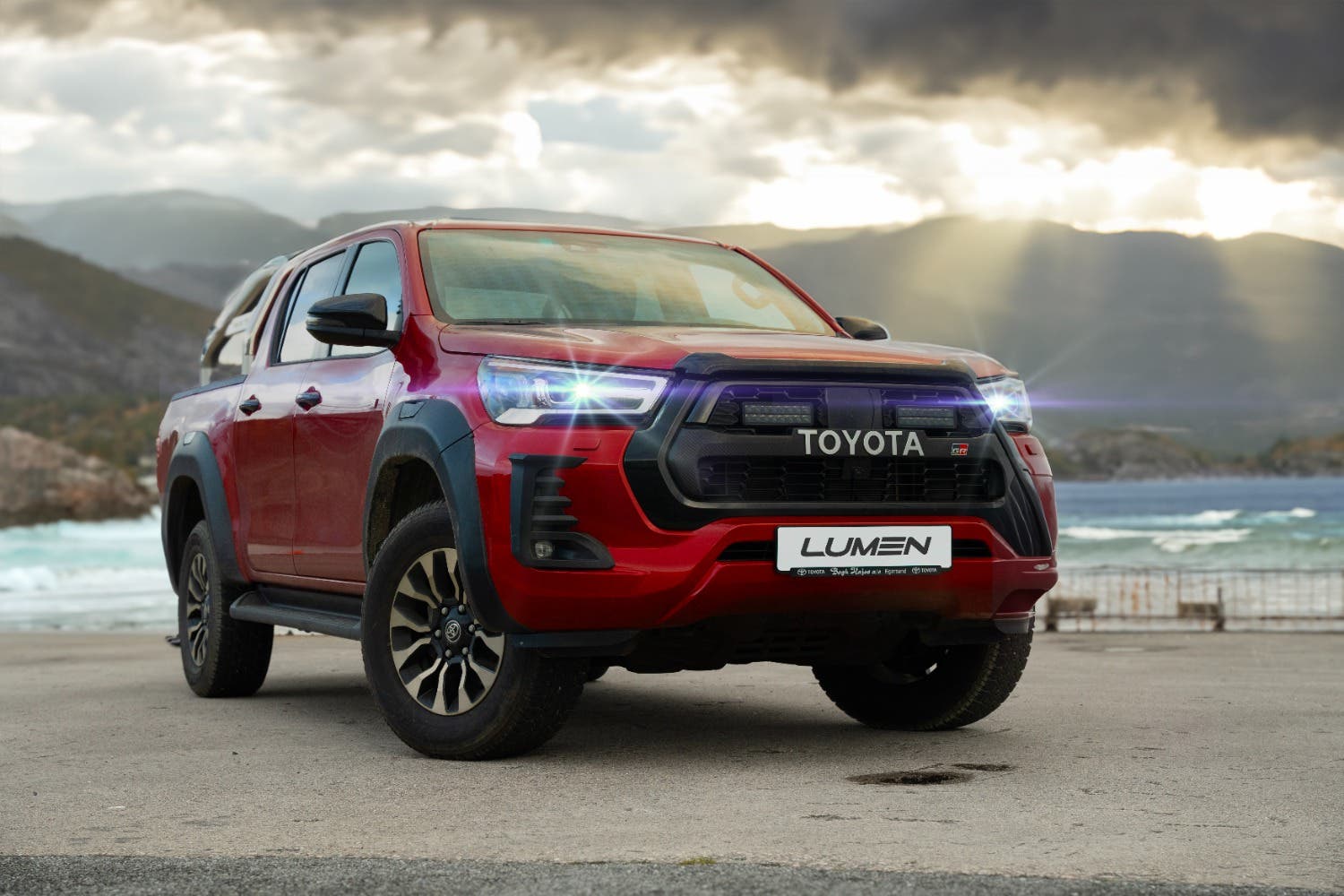 Lumen Zestaw do grilla Toyota Hilux GR 2023+ | Lumen Helios SQ16 x 2