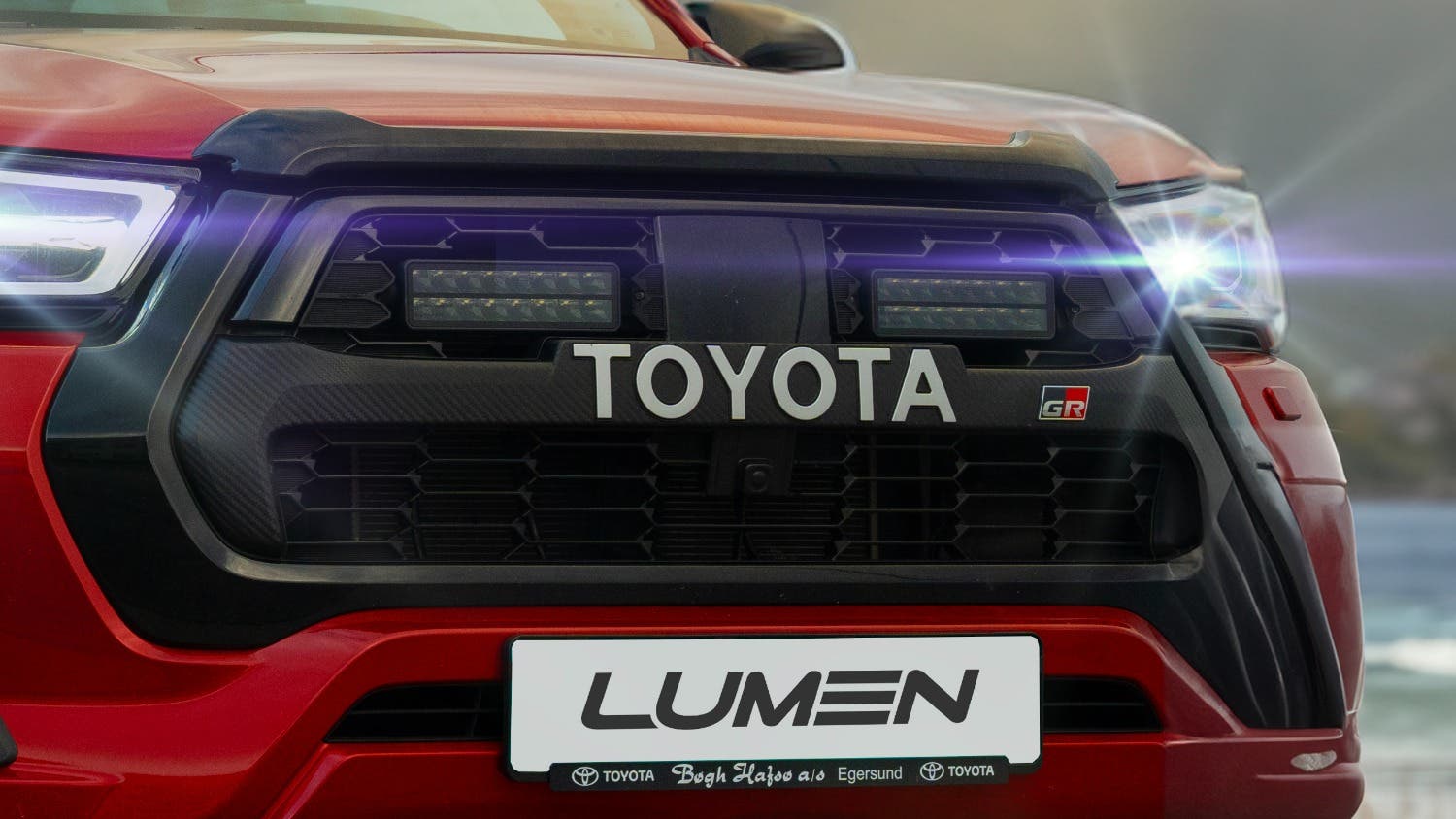 Lumen Zestaw do grilla Toyota Hilux GR 2023+ | Lumen Helios SQ16 x 2 - 6