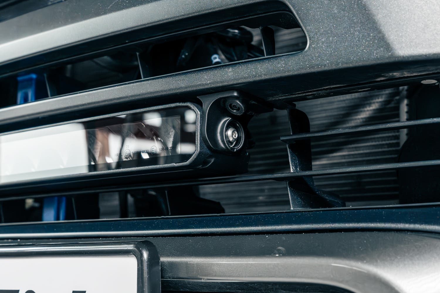 Lumen Zestaw do grilla Toyota Hilux Invincible X | Lumen Helios Performance CS20 - 3