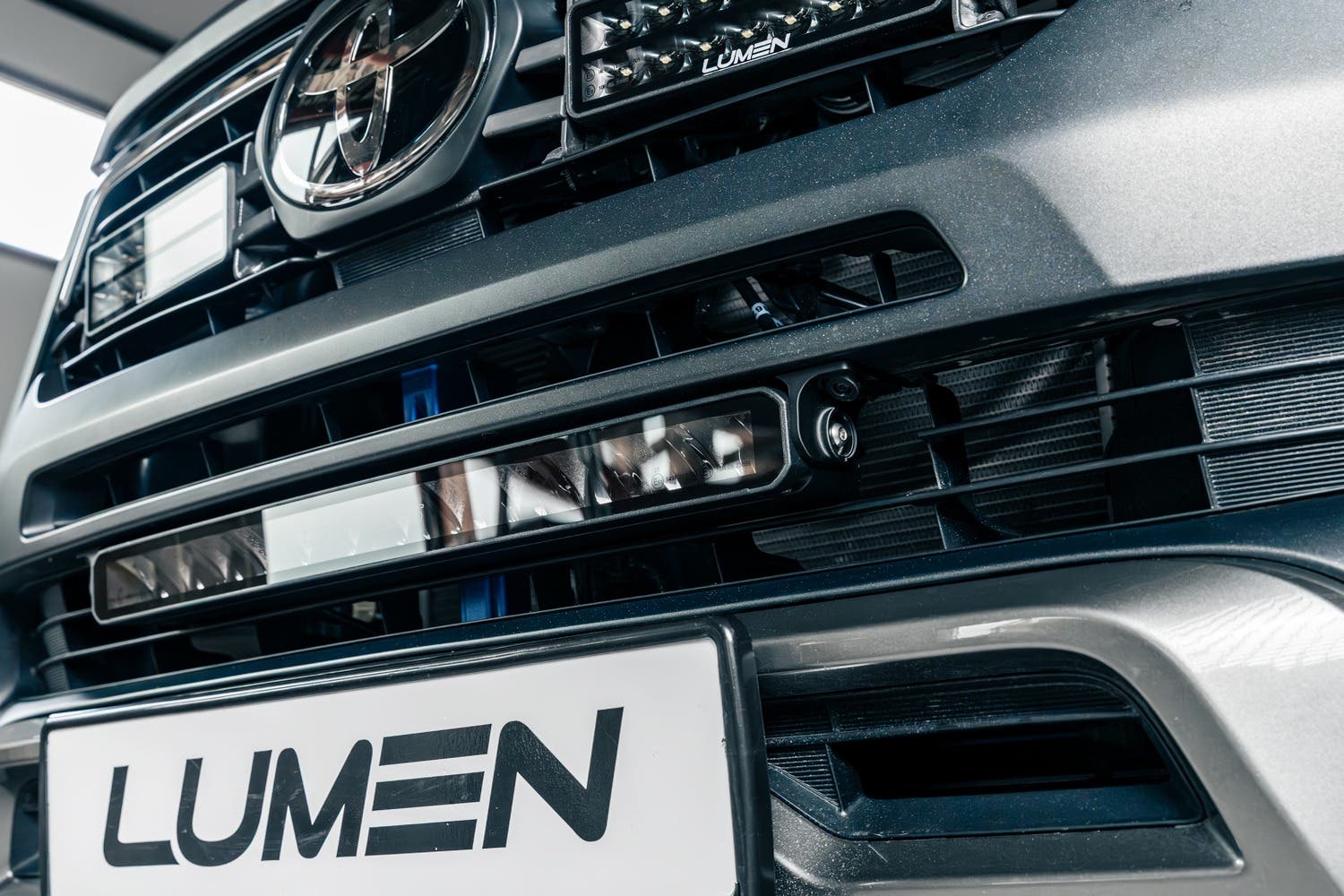 Lumen Zestaw do grilla Toyota Hilux Invincible X | Lumen Helios Performance CS20 - 4