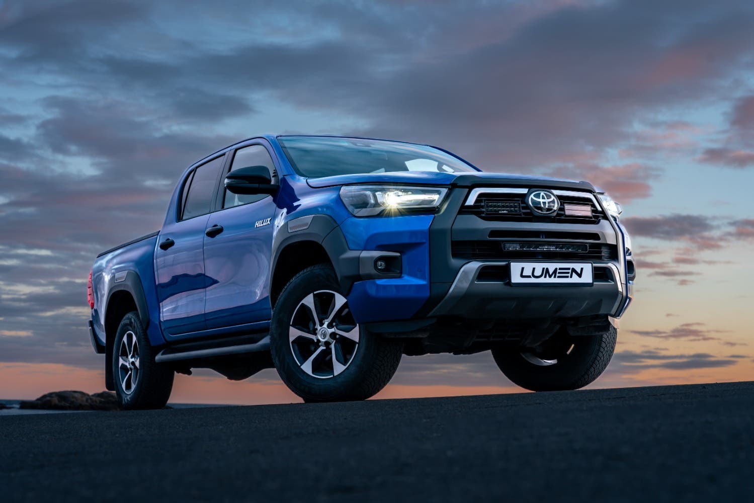 Lumen Grill Kit Toyota Hilux SR+ Invincible X | Lumen Helios SQ16 x 2 - 3