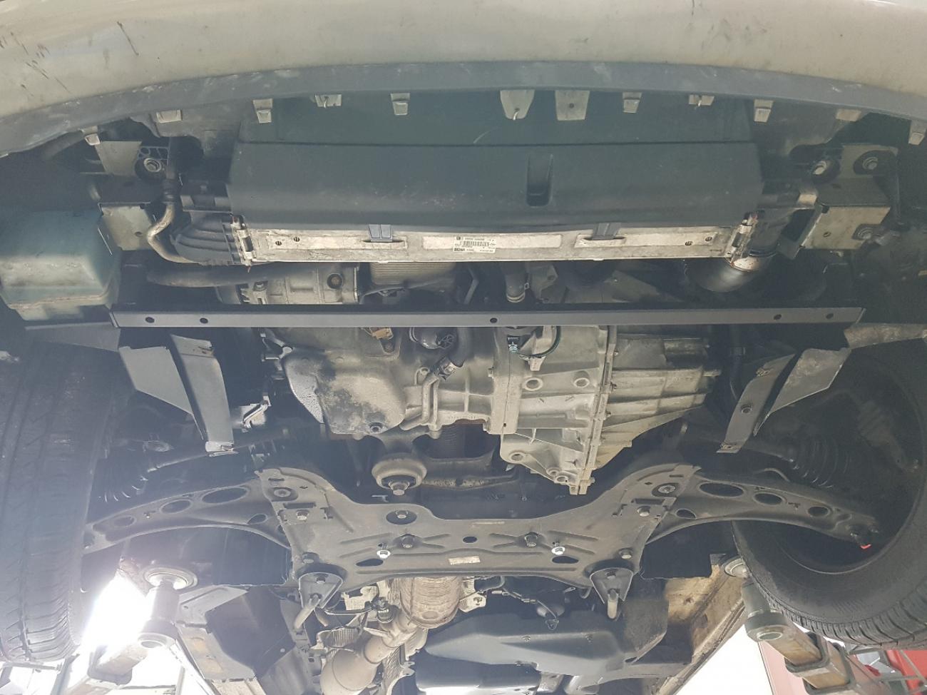 Pohjapanssari Teräs Moottori+ | Nissan NV300 (2014-2021) - 5