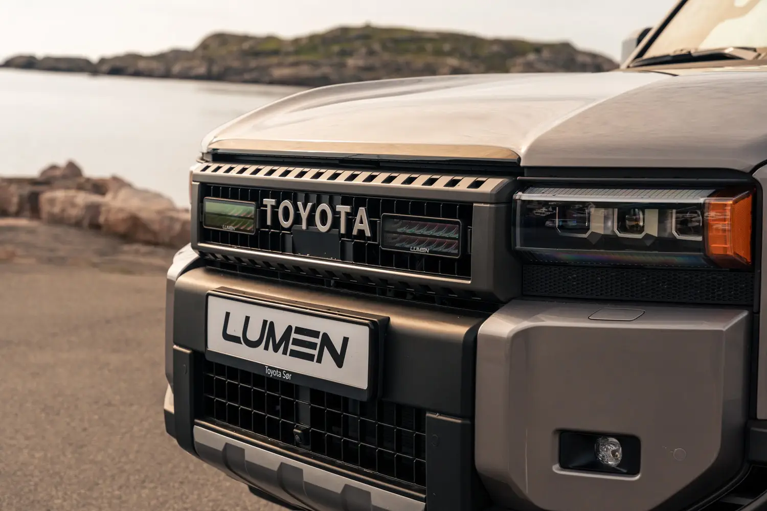 Lumen Kit de grelha Toyota Land Cruiser 250 2025+ | Lumen Helios SQ16 x 2 - 3