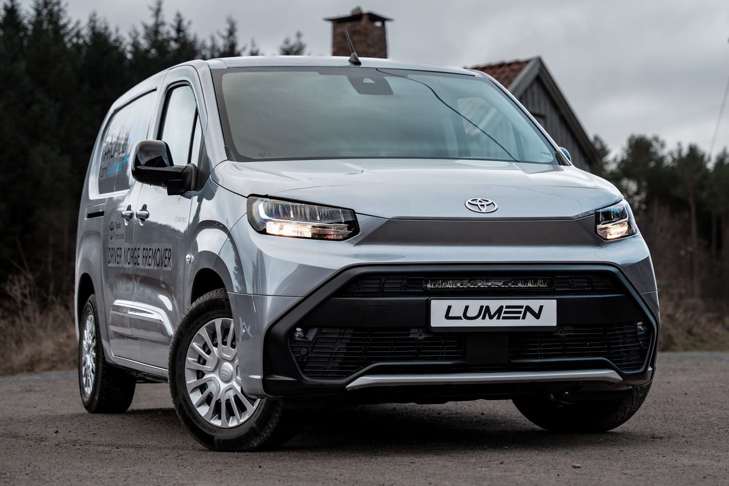 Lumen Grillkit Toyota Proace 2025+ | Lumen Helios Performance CS20 - 4