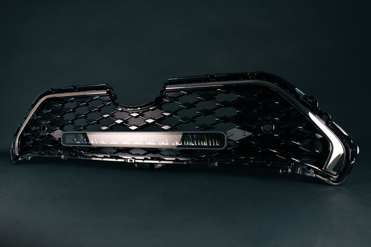 Lumen Grillkit Toyota RAV4 Plugin-Hybrid | Lumen Helios Performance S20 - 6