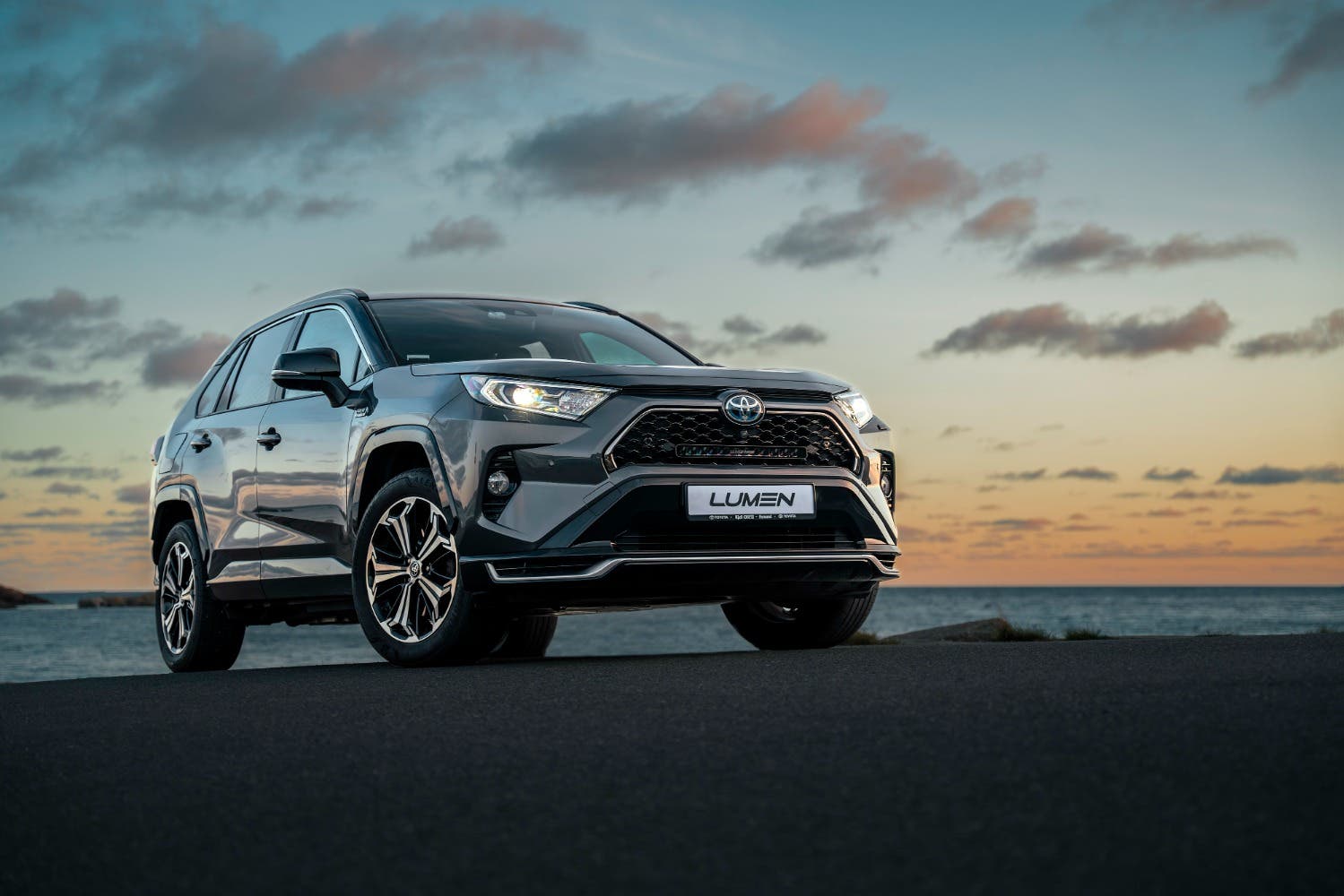 Lumen Grillkit Toyota RAV4 Plugin-Hybrid | Lumen Helios Performance S20