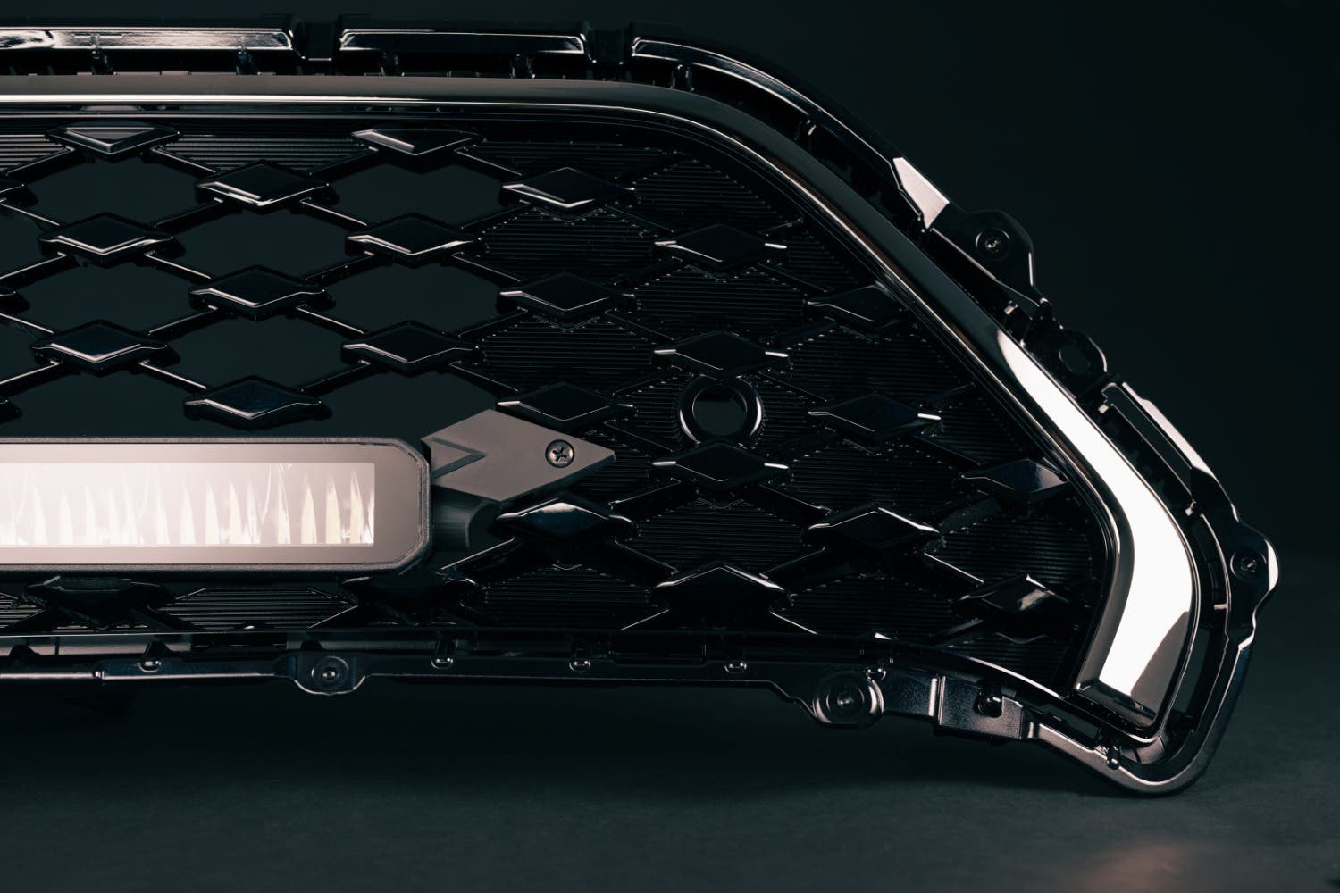 Lumen Grillkit Toyota RAV4 Plugin-Hybrid | Lumen Helios Performance S20 - 5