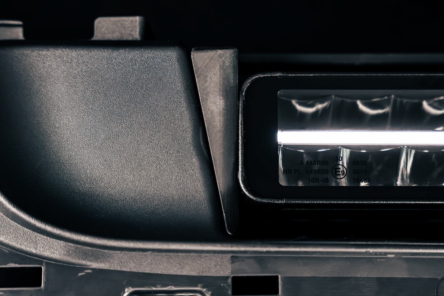 Lumen Grill Kit Volvo FH Aero | Lumen Helios DX10 x 2 - 7