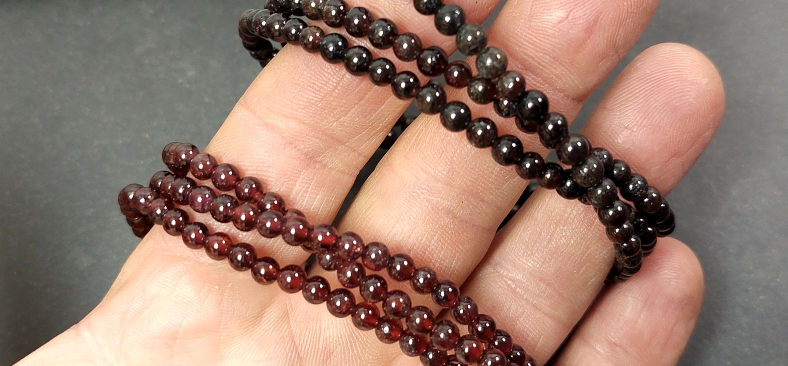 Mörk Röd Granat Armband  - 4mm Pärlor - 2