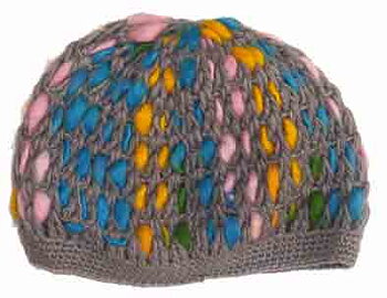 Stickat Mössa med tovat ylle snöre