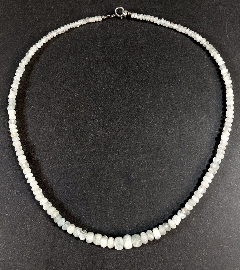 Halsband med Akvamarin - Oval/Platt Pärla