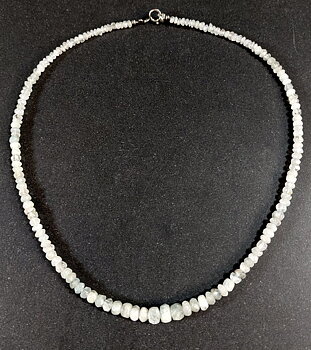 Halsband med Akvamarin - Oval/Platt Pärla