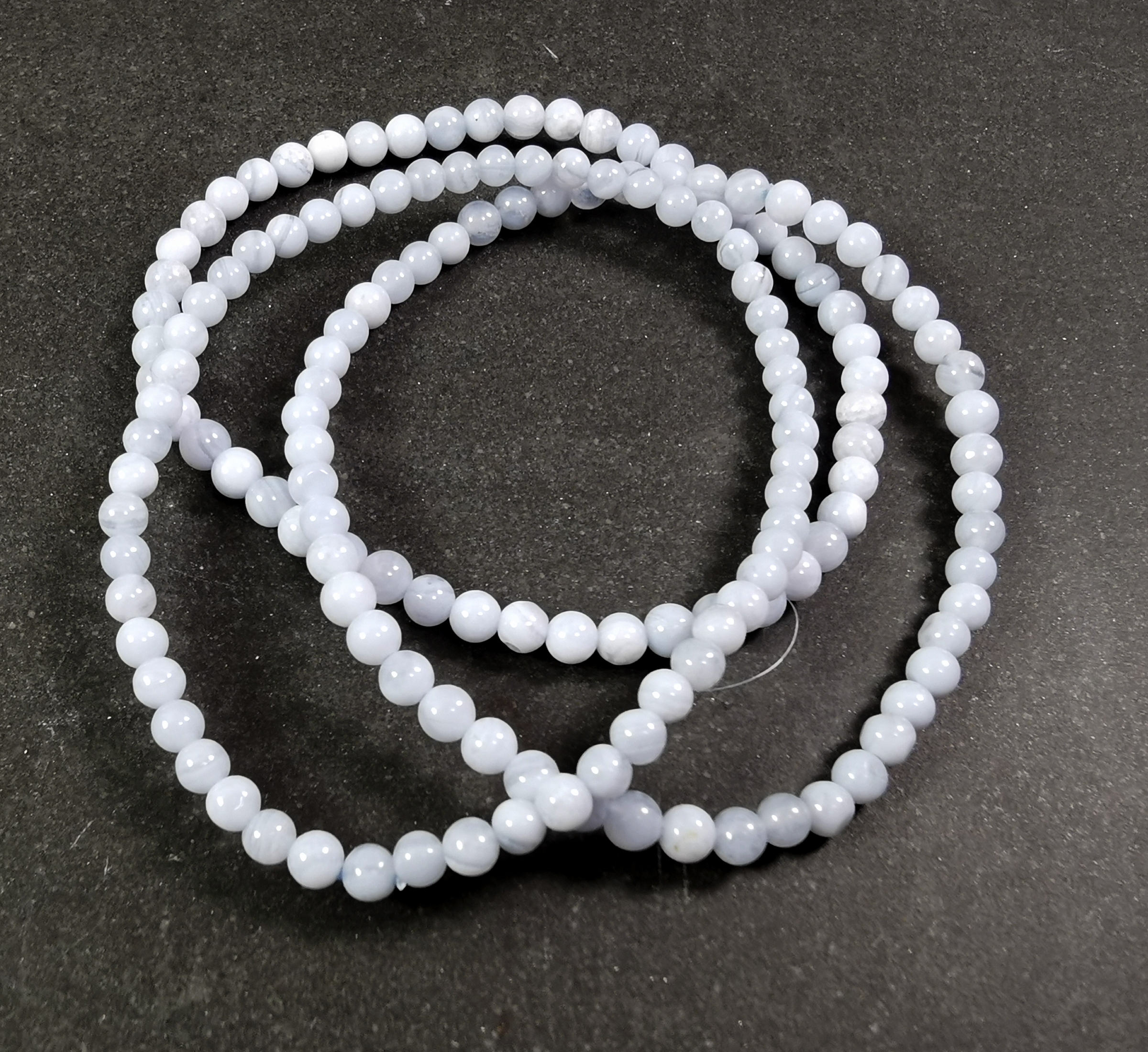 Blå Bandagat Armband  - 4mm Pärlor