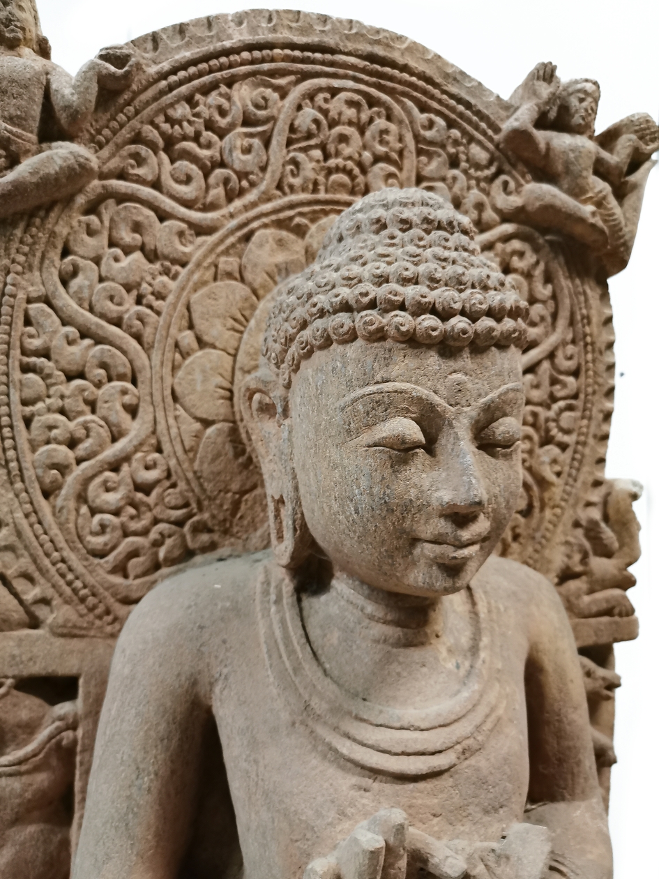 Temple Staty - Buddha i khondalit. - 2
