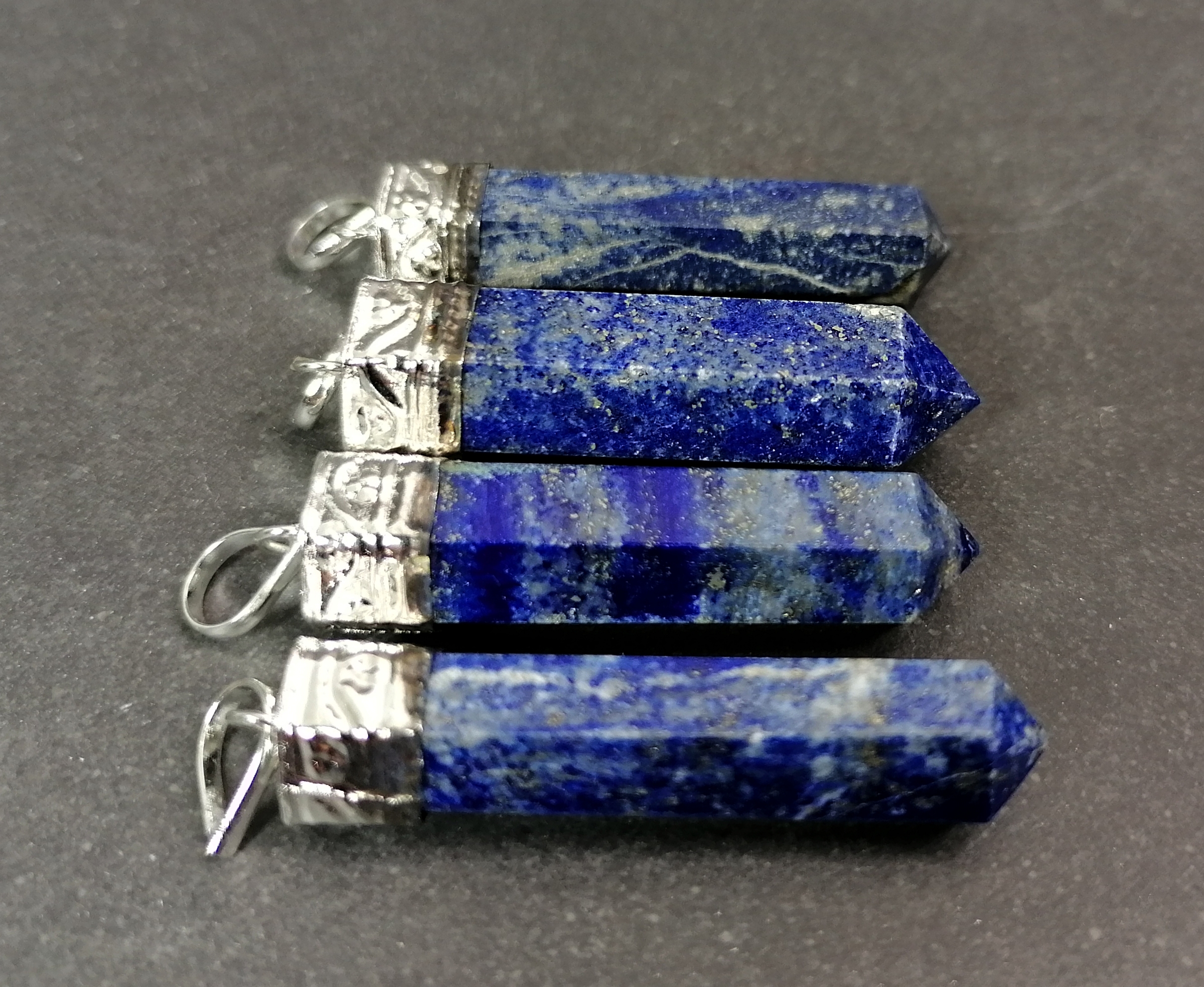 Stenhängen i Lapis Lazuli