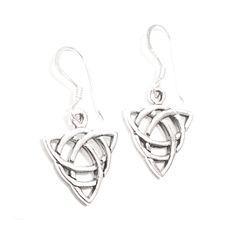 Keltisk knut Triquetra örhängen i silver 