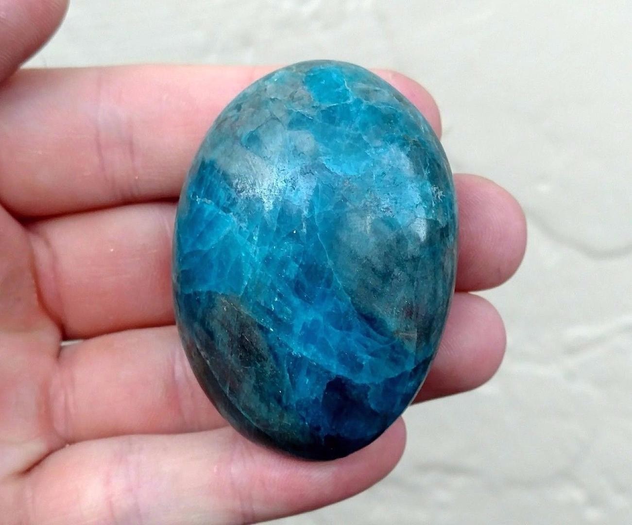 Pebbles "No Worry Stone" - Blå Apatit AA kvalitet  - 2