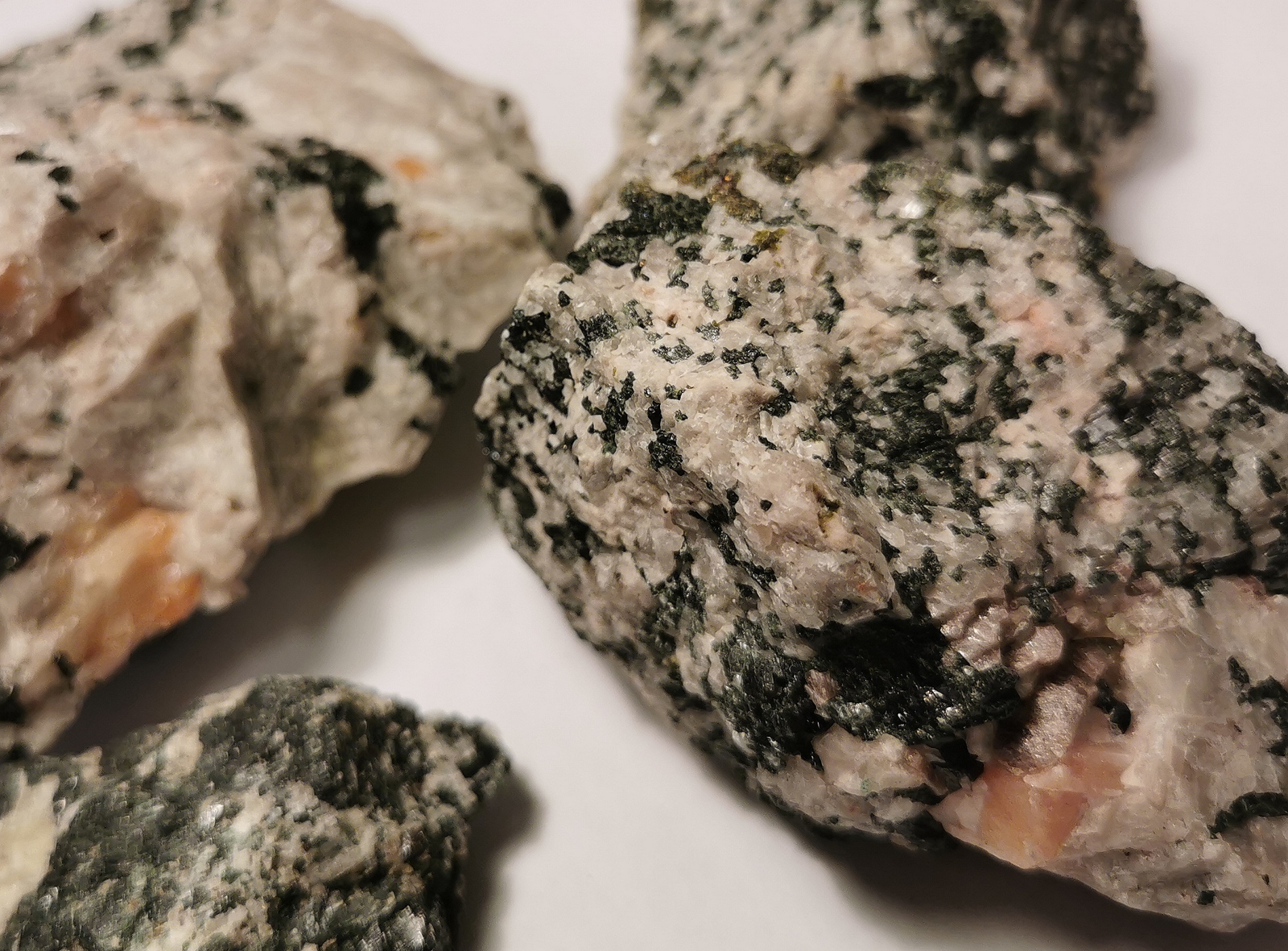 Apatit i hornblende - 3