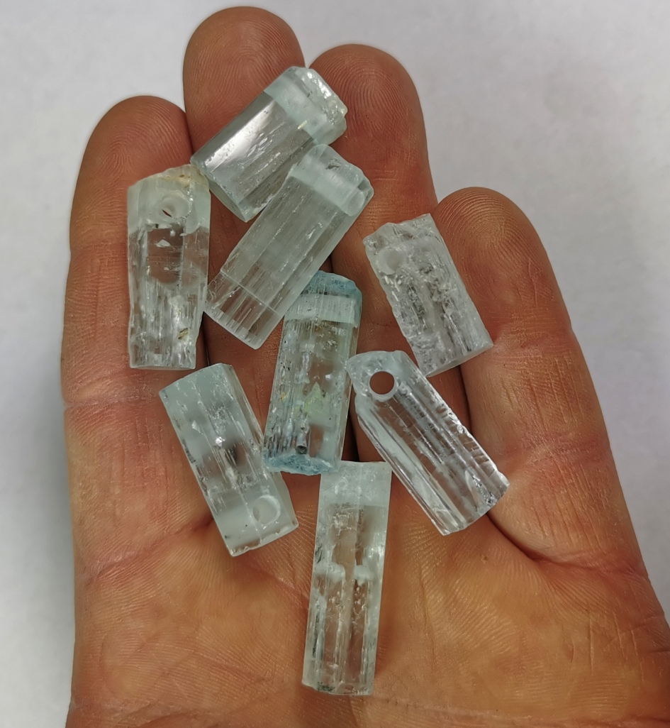 Akvamarin kristaller med 3mm hål - AA kvalitet - 3